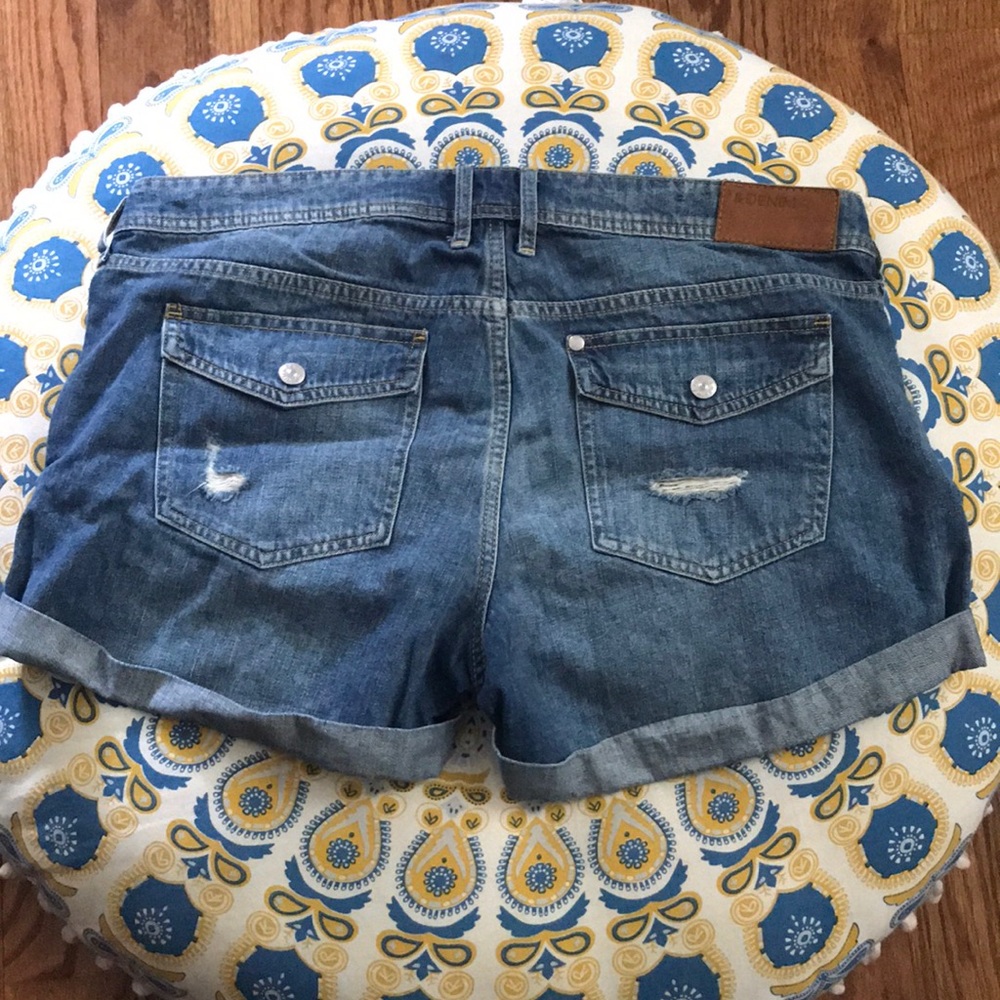 H&M regular waist ripped denim shorts - Picture 3 of 3